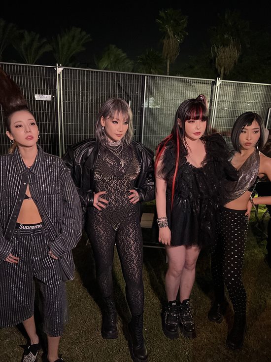 尖！叫！聲！2NE1 美國《Coachella》合體演出經典曲！ - 妹妹看星聞-妹妹看星聞